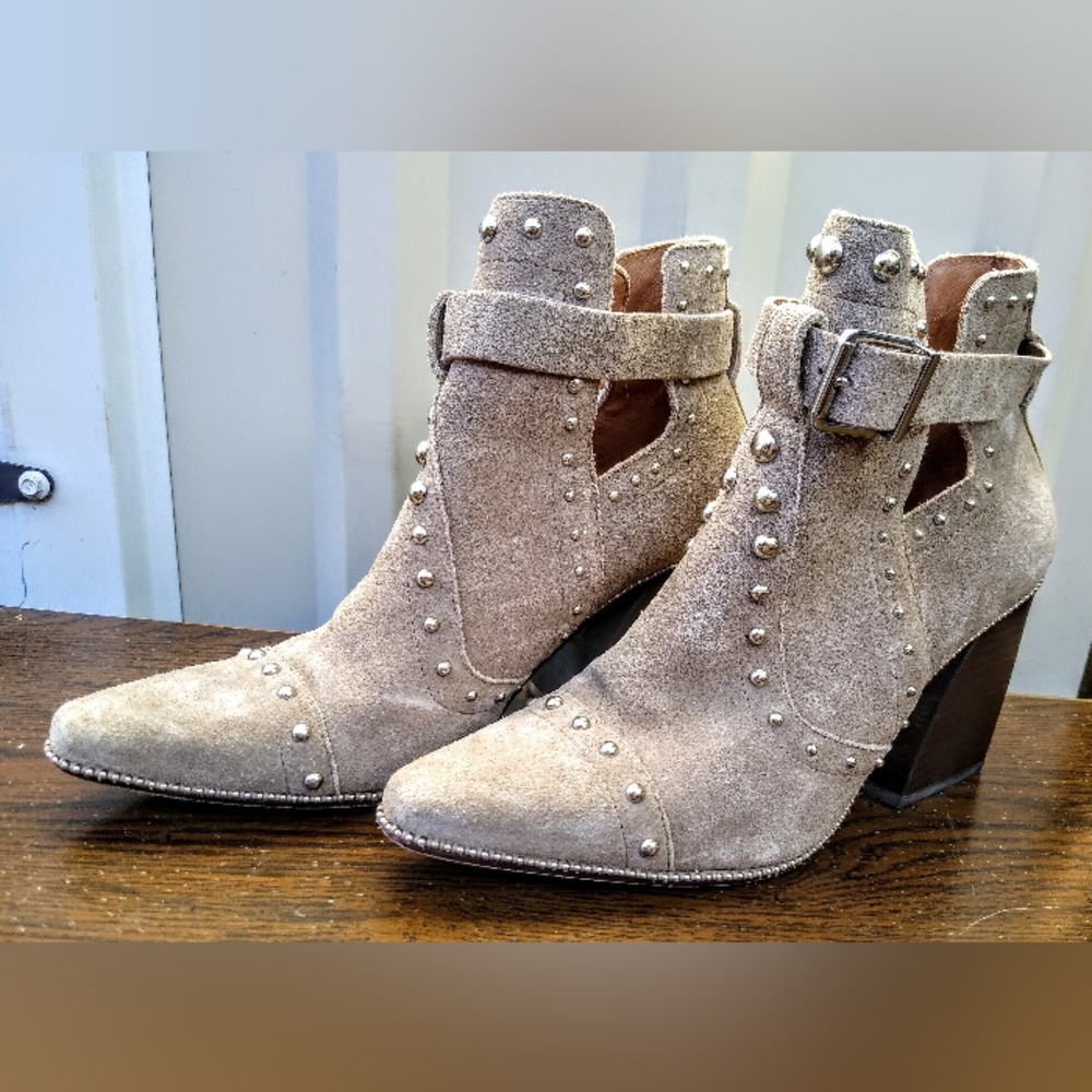Antonio Melani tan suede ankle boots size 7 1/2